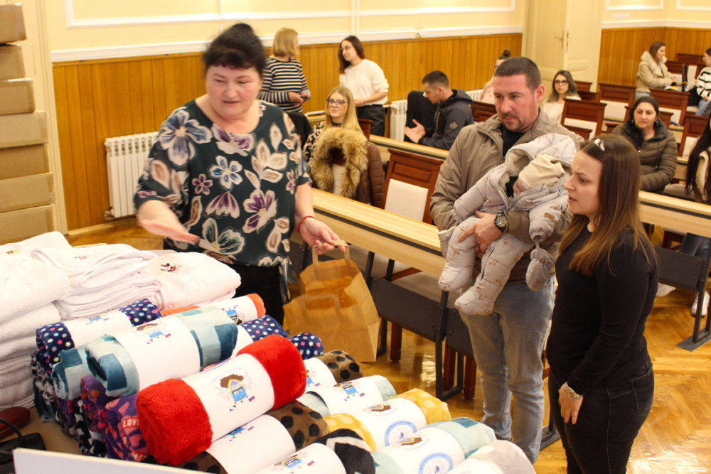 ajadek az ujszulotteknek 2026 febr 3 4